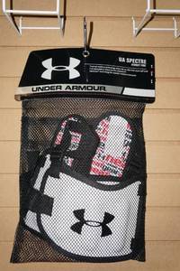 lot 330 image: Under Armour Spectre Kidney Pad