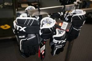 lot 144 image: 4 Sets STX Stallion 50 Youth Gloves