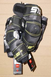 lot 158 image: 3 Sets STX Stallion Youth Arm Pads