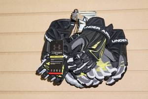 lot 159 image: 4 Sets Under Armour NexGen Youth Gloves
