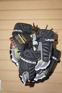 lot 160 image: 5 Sets Under Armour NexGen Youth Gloves