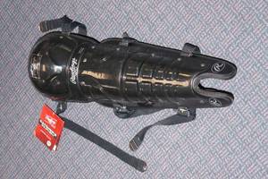 lot 290 image: Rawlings Leg Guards