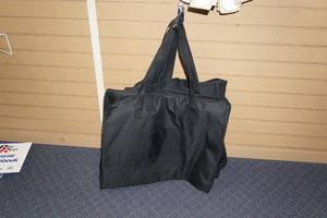 lot 395 image: 5 Black Carry Bags