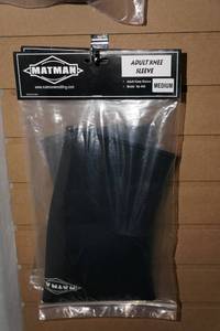 lot 440 image: Knee Sleeves