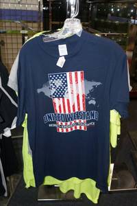 lot 453 image: 13 United We Stand Adult Short Sleeve T-Shirts