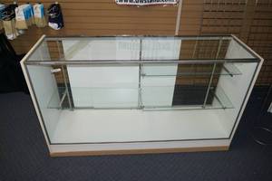 lot 524 image: (3) Glass Display Cases