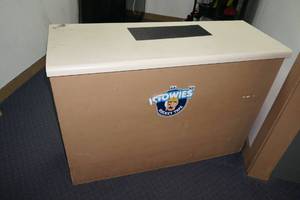 lot 545 image: Sales Counter