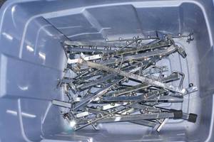lot 547 image: Apparel Pegs