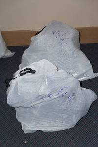 lot 561 image: 100 Black Pants Hangers