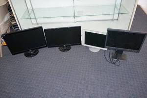 lot 571 image: 4 Computer Monitors