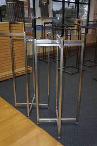 lot 575 image: (2) 4 Way Apparel Rack
