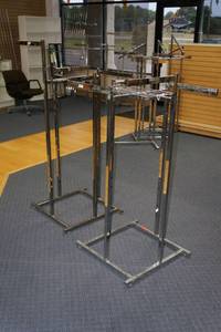 lot 578 image: (2) 4 Way Apparel Rack