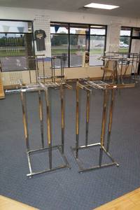 lot 579 image: (2) 4 Way Apparel Rack