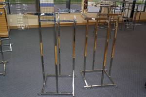 lot 580 image: (2) 4 Way Apparel Rack