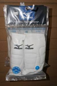 lot 271 image: Mizuno White Volleyball Knee Pads