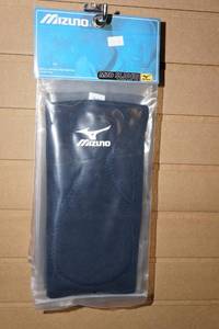 lot 276 image: Mizuno Black Knee Pads