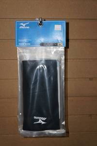lot 277 image: Mizuno Black Knee Pads