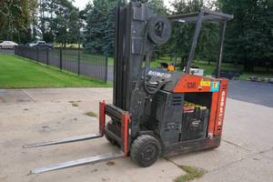 lot 13 image: Raymond 060-C40TF Stand Up Electric Forklift