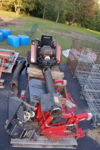 lot 14 image: BROKEN Snapper Lawn Mower - Transmission Problem