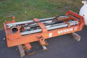 lot 15 image: Nissan Forklift Mast