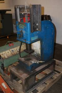 lot 22 image: Denison 2 Ton Vertical Press