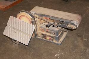 lot 29 image: Craftsman 4 Belt6 Disc Sander
