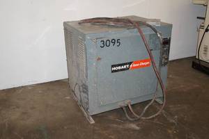 lot 33 image: Hobart 950C Accu-Charger