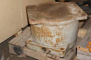 lot 37 image: Press Air Cushion