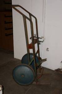 lot 48 image: Heavy Duty Outboard Motor Dollie