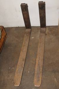 lot 55 image: Set of Forks