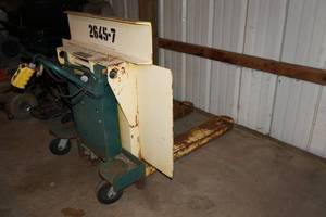 lot 62 image: Southworth PTU-2 Power Lift Container Tilter