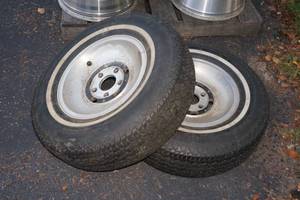 lot 114 image: 2 Wheels and Tires