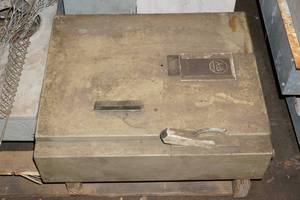 lot 104 image: Allen Bradley 7680 Industrial OnOff Switch