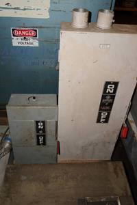 lot 106 image: 2 GE Industrial OnOff Switches