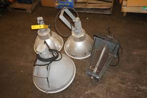 lot 143 image: 3 Industrial Lights, Bug Zapper
