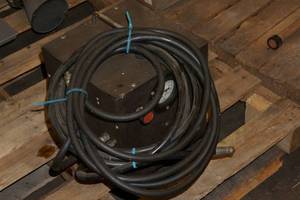 lot 157 image: Instron D2-88 Industrial Testing Component