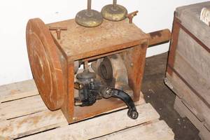 lot 173 image: Industrial Crank Hub and Parts