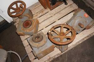 lot 174 image: Industrial Hubs and Cranks