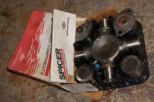 lot 182 image: Spicer Large U-Joint