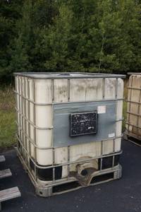 lot 186 image: Liquid Storage Tank with Valve