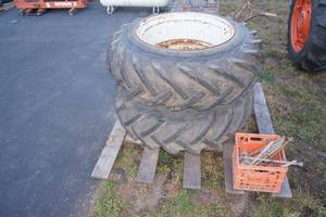 lot 154 image: Tractor Dualie Wheels and Tires