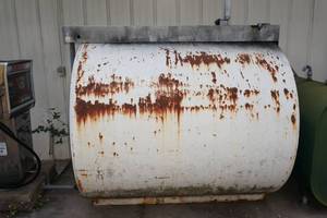 lot 193 image: 1000 Gallon Gas Tank