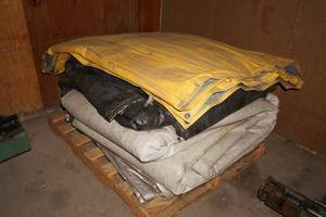 lot 195 image: Large Tarps