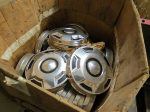 lot 211 image: 24 Hub Caps