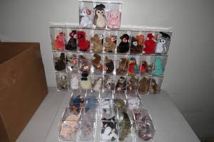 lot 225 image: Beanie Babies with Cases