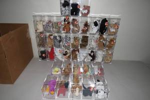 lot 226 image: Beanie Babies with Cases