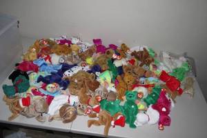 lot 228 image: Loose Beanie Babies - Mostly Bears