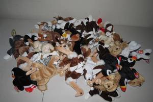 lot 233 image: Loose Beanie Babies