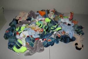 lot 237 image: Loose Beanie Babies