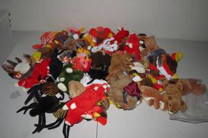 lot 238 image: Loose Beanie Babies